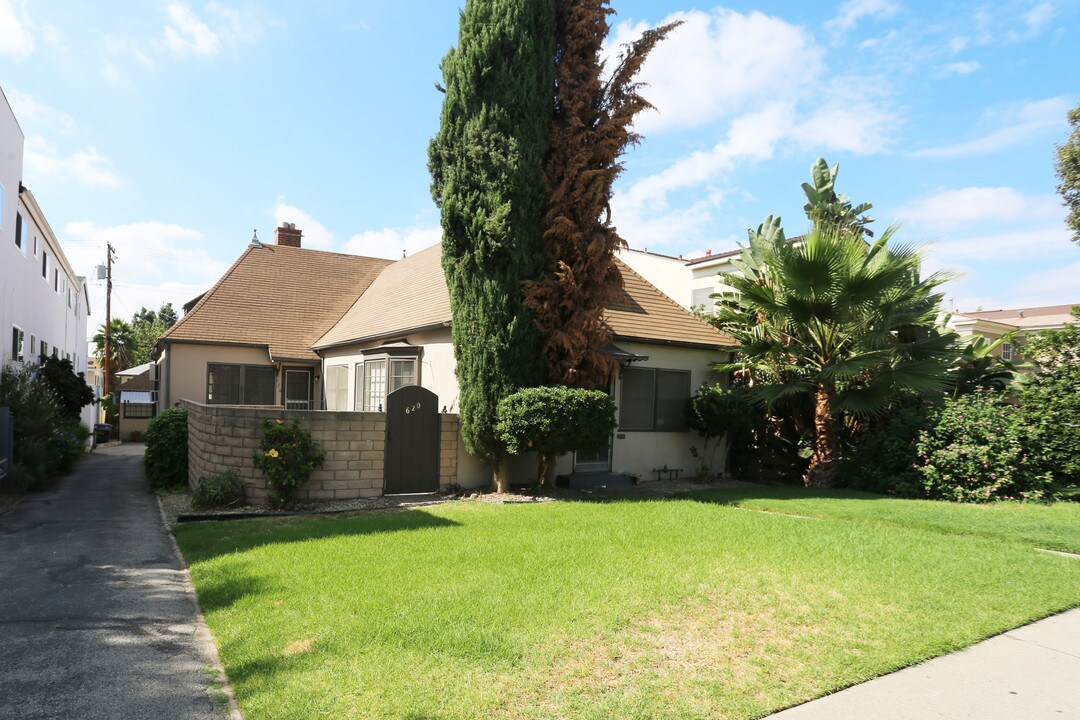 620-622 Glenwood Rd in Glendale, CA - Building Photo