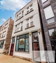 944 N Damen Ave in Chicago, IL - Building Photo