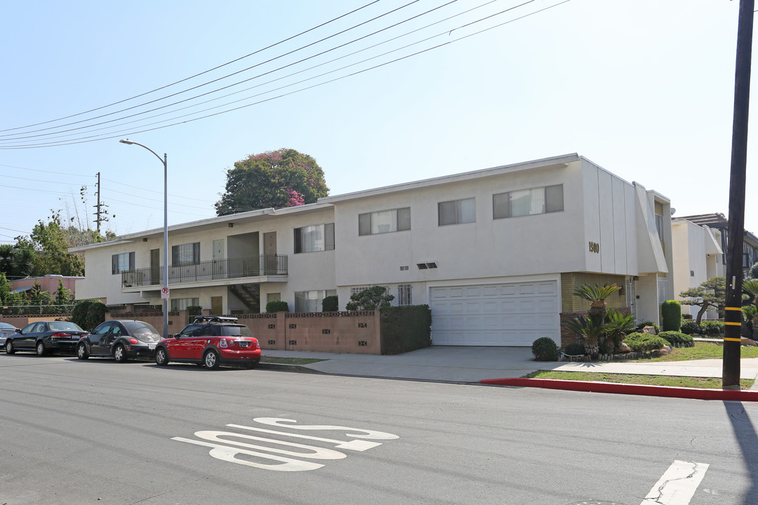 1900 Corinth Ave in Los Angeles, CA - Building Photo