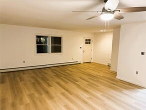 542 E Pine St in Long Beach, NY - Building Photo - Building Photo