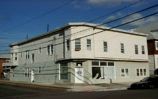 112 Knapp Ave in Clifton, NJ - Building Photo