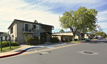 Willow Terrace in Menlo Park, CA - Building Photo - Building Photo