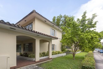 406-414 Valencia Ave in Coral Gables, FL - Building Photo - Building Photo