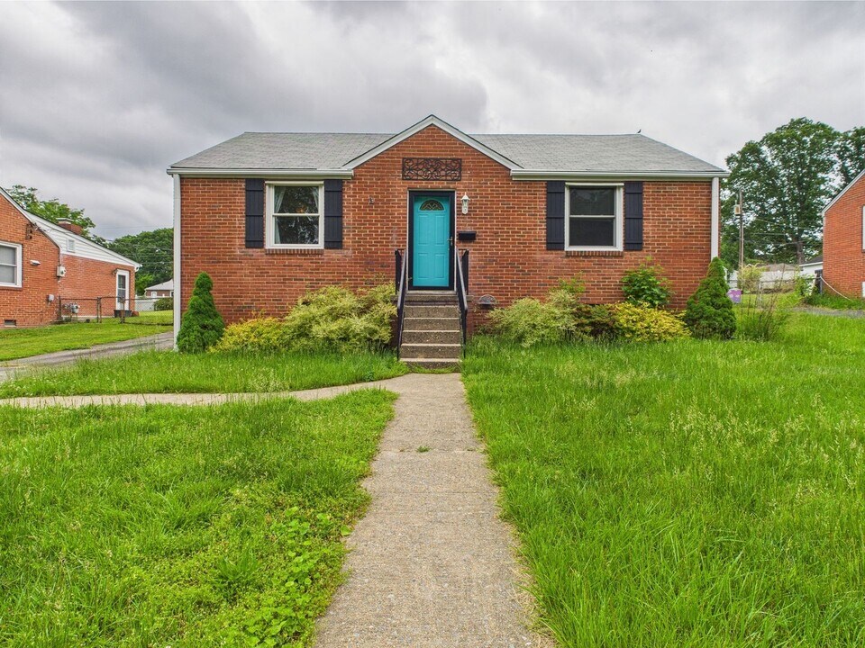 1661 Rockwood Rd in Richmond, VA - Building Photo