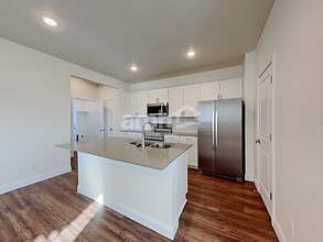 6072 W S Jordan Pkwy in South Jordan, UT - Building Photo - Building Photo