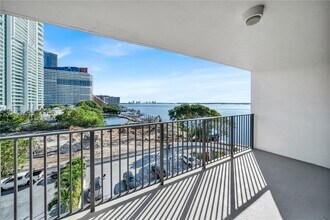1865 Brickell Ave, Unit A1111 in Miami, FL - Foto de edificio - Building Photo