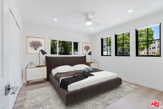 527 S Barrington Ave in Los Angeles, CA - Building Photo - Building Photo