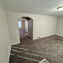 338 La Motte Ln in Ferguson, MO - Building Photo - Building Photo