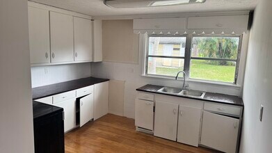 5609 SE Jack Ave in Stuart, FL - Building Photo - Building Photo