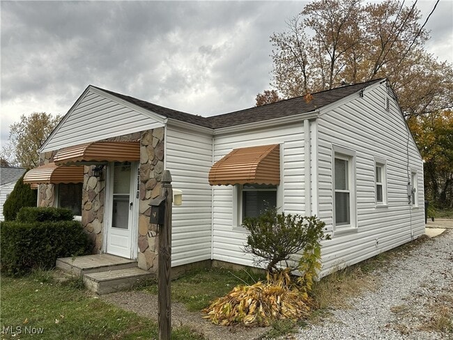 1381 Dover Ave in Akron, OH - Building Photo - Building Photo