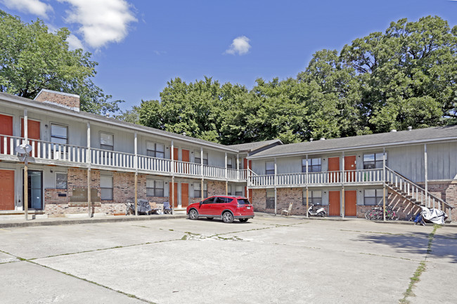 1931 W Deane St in Fayetteville, AR - Foto de edificio - Building Photo