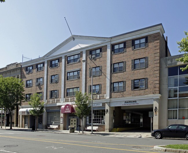 Ives Manor Apartments in Danbury, CT - Building Photo - Building Photo