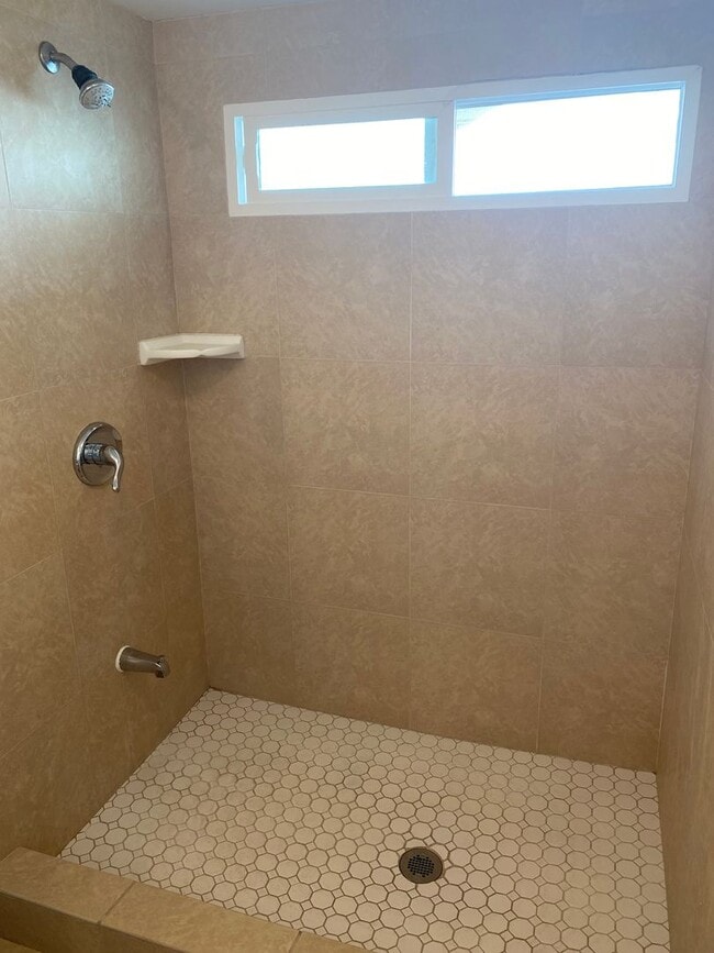 398 Kanaloa Ave in Kahului, HI - Building Photo - Building Photo