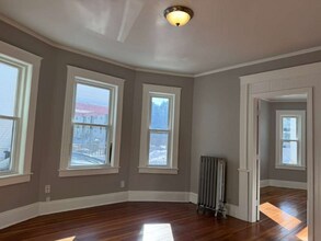 246 Rogers St in Lowell, MA - Foto de edificio - Building Photo