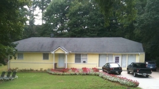 5936 Hammond Dr in Norcross, GA - Foto de edificio