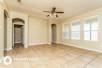 204 Kennedy Dr in Crowley, TX - Foto de edificio - Building Photo