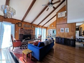 402 Canoe Brook Dr in Hawley, PA - Building Photo - Building Photo