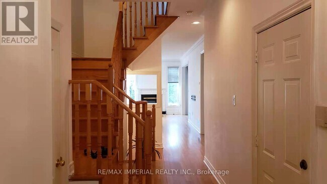 25 Ruby Crescent in Richmond Hill, ON - Building Photo - Building Photo