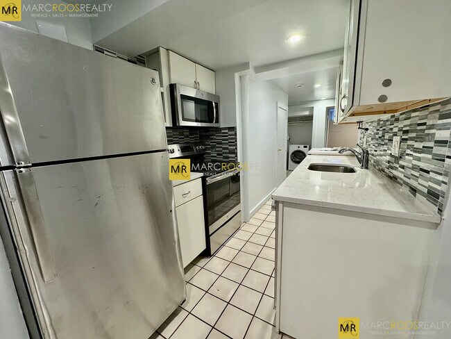 145 Chiswick Rd, Unit 8 in Boston, MA - Foto de edificio - Building Photo