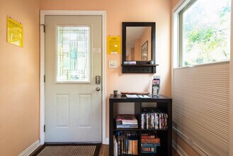 1206 Hollow Creek Dr, Unit SI ID1054559P in Austin, TX - Foto de edificio - Building Photo