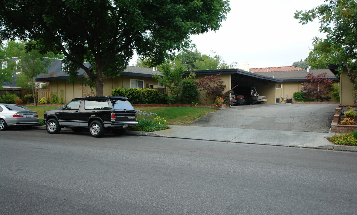 967 Mangrove Ave in Sunnyvale, CA - Building Photo