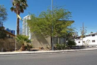 2625 Van Patten St in Las Vegas, NV - Building Photo - Building Photo