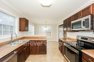 2175 Lake Royale Dr in Riverdale, GA - Building Photo - Building Photo
