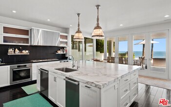 27420 Pacific Coast Hwy in Malibu, CA - Building Photo - Building Photo
