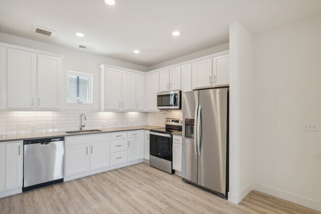 3600 S Inca St, Unit B in Englewood, CO - Building Photo - Building Photo