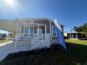 7511 Westwood Dr in Ellenton, FL - Building Photo - Building Photo