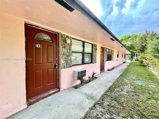 247 SW 7th St