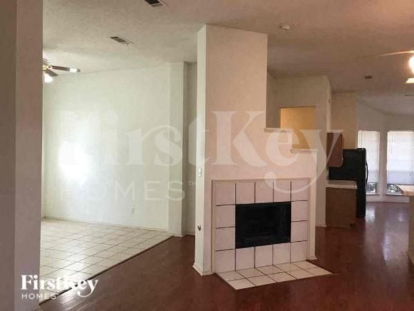 403 Jennifer Ln in Arlington, TX - Building Photo - Building Photo