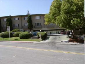 Fayette Townhouse Apartments in Mountain View, CA - Building Photo - Building Photo