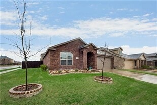 2100 Shady Glen Trail in Princeton, TX - Building Photo