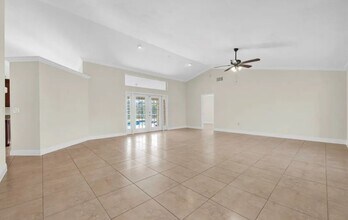 547 Foxcreek Dr in Lehigh Acres, FL - Building Photo - Building Photo