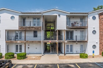 Springhill Falls Apartments in Bolivar, MO - Building Photo - Building Photo