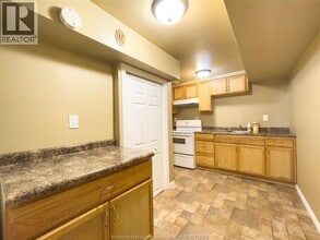 1198 Highnoon Dr in Windsor, ON - Building Photo - Building Photo