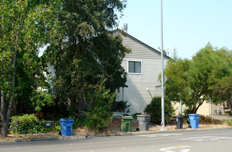 1401-1405 Mission in Santa Rosa, CA - Foto de edificio - Building Photo