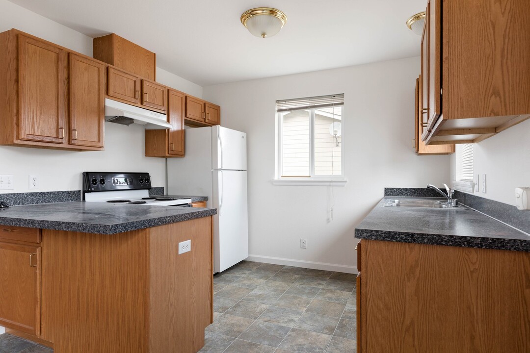 1414 NW Elwha St in Oak Harbor, WA - Building Photo