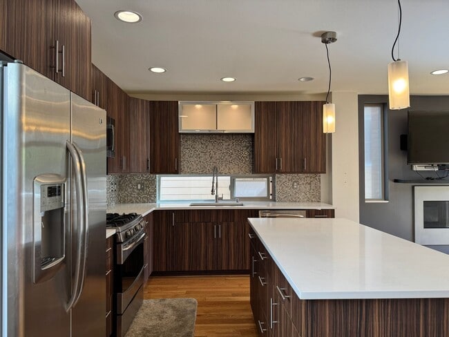 813b NW 53rd St in Seattle, WA - Foto de edificio - Building Photo