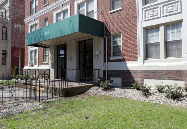 1614 17th St NW in Washington, DC - Foto de edificio - Building Photo