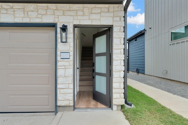 property at 1844 Labrador Ln