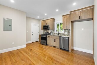 31 Woodale Ave in Boston, MA - Building Photo - Building Photo