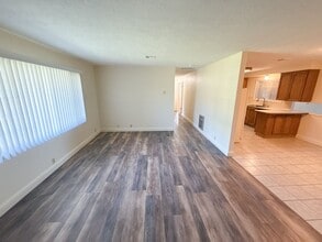 5462 Villa Dr in Klamath Falls, OR - Building Photo - Building Photo