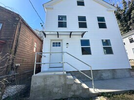 463 E Main St, Unit 2 in Norwich, CT - Building Photo