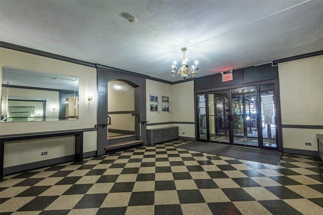 7234 Austin St in New York, NY - Building Photo - Building Photo