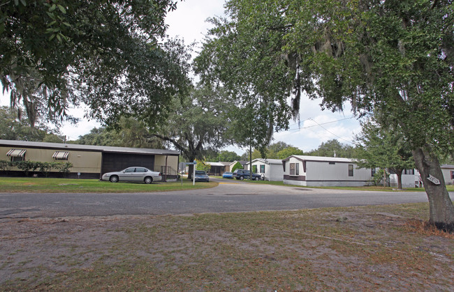 Sunrise Mobile Home Park in Lutz, FL - Foto de edificio - Building Photo