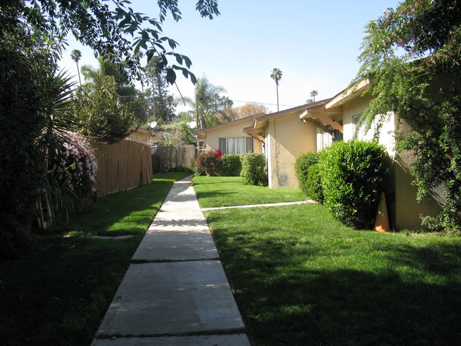 910-930 W 10th Ave in Escondido, CA - Building Photo - Building Photo