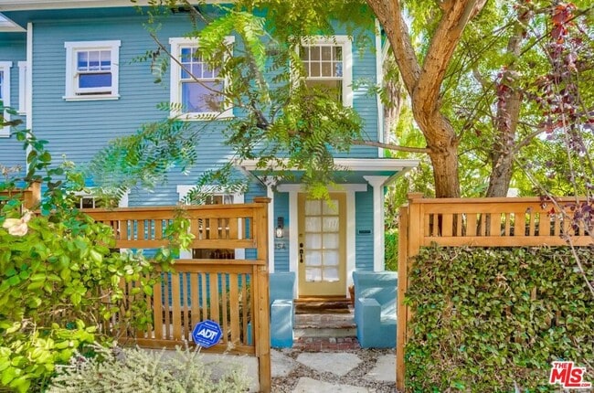 2154 Willetta Ave N in Los Angeles, CA - Building Photo - Building Photo