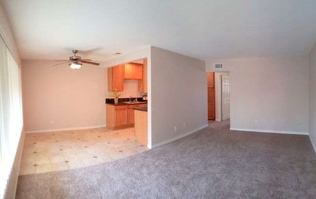 1490 W Lambert Rd-Unit -Unit 340 in La Habra, CA - Foto de edificio - Building Photo